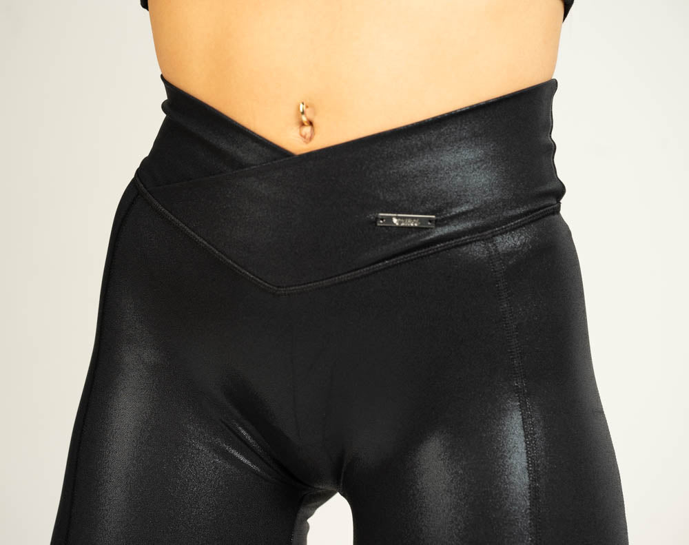 Noir Shine Short